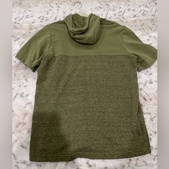 Under Armour Short Sleeve Hoodie Size M - Picture 2 of 2